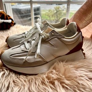 New Balance 327 Sneakers size 6.5